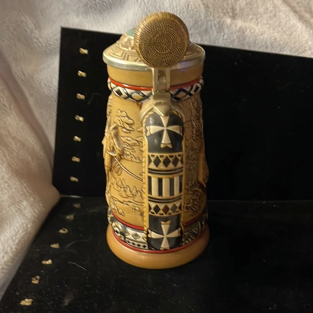 Avon- 1988-Vintage Indians of the American Frontier Stein made in Brazil #168380